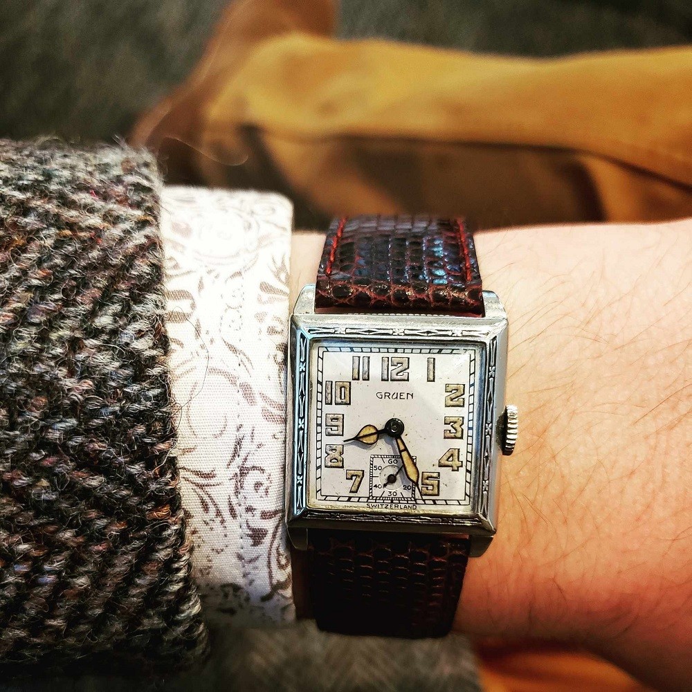 A vintage watch symbolizes the importance of being on time, a polite gesture if you are meeting others