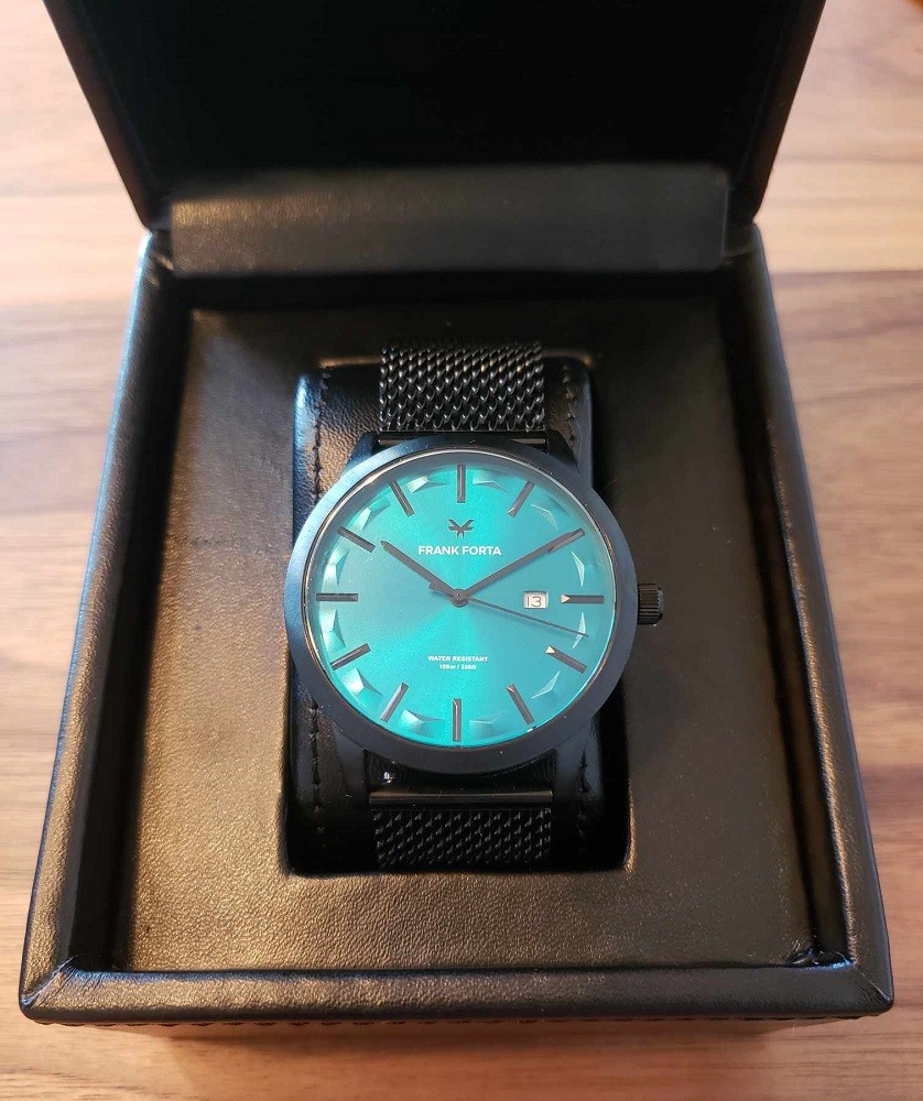 An inside look of the Frank Forta watch box featuring the Turquoise variant of the Moraine Lake collection