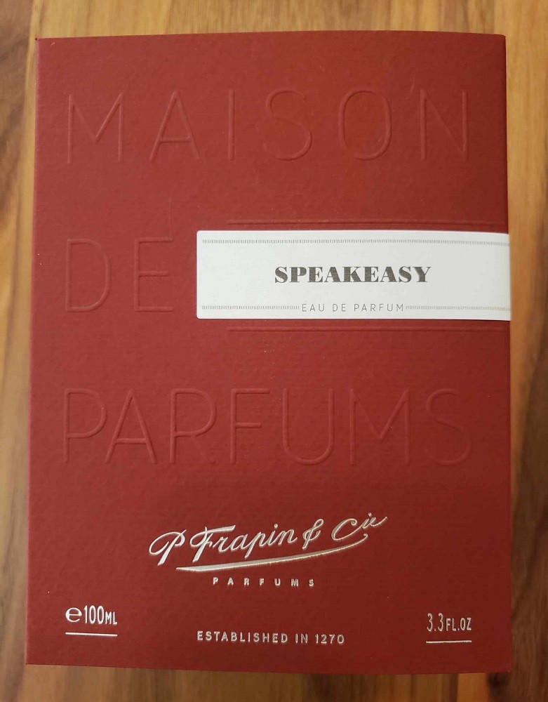 Speakeasy by Frapin comes in a red box with the name of the fragrance in white