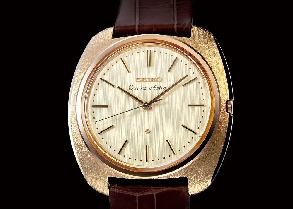 The first quartz watch released to the public. It has a white face and a gold case