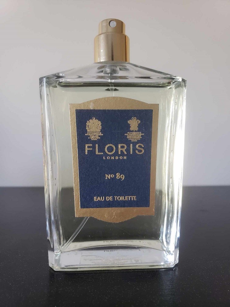 A bottle of Floris No. 89 does not have a cap. The fragrance can leak out of the atomizer