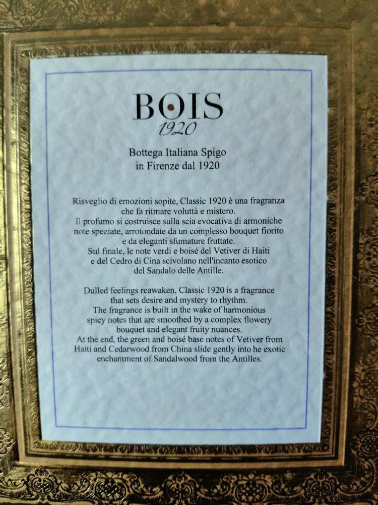 The back of the box of Classic 1920 cologne by Bois 1920 features the same thick gold border as the front but now shows a brief write-up of the fragrance itself